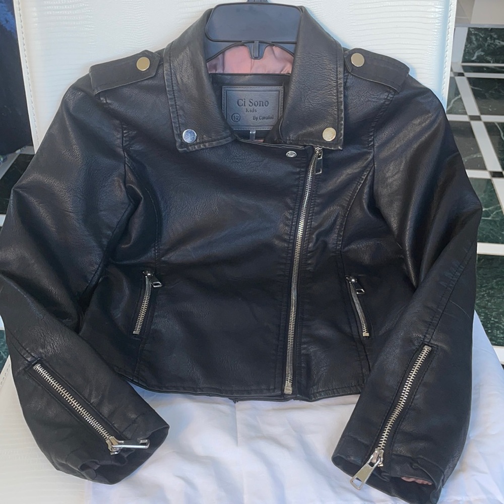 Ci Sono Kid. by Cavalini. Black vegan leather with pink lining Very Soft.
